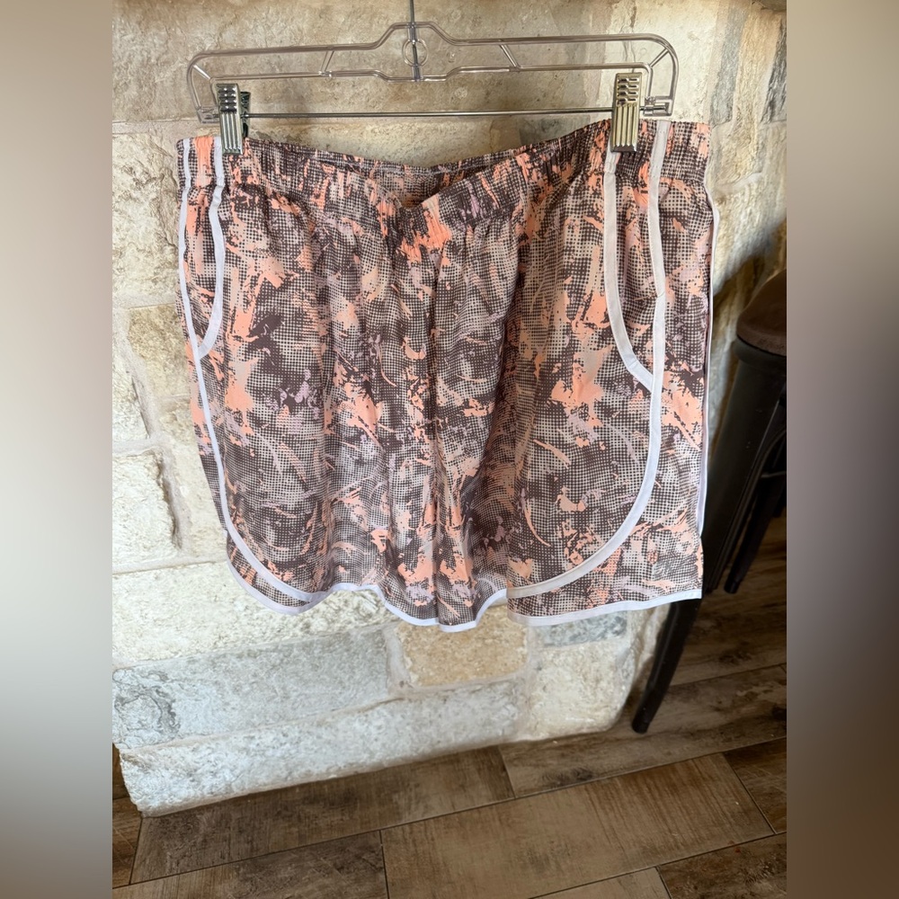 Calving Klein performance printed running shorts